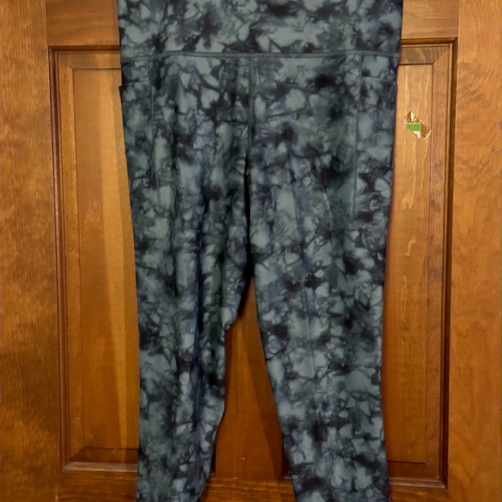 Athleta Salutation Stash Tight